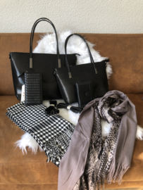 Tassenset met zwarte tas panterprint, zwarte portemonnee en een prachtige geblokte shawl