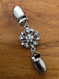 Vest clip zilverkl bloem met veel bling bling  12 cm lang