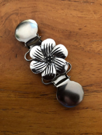 Vest clip zilverkl Bloem met streepjes 10 cm lang