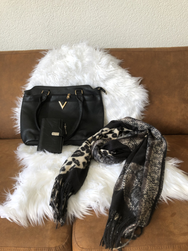 Tassenset met zwarte tas, zwarte portemonnee en een prachtige geblokte shawl