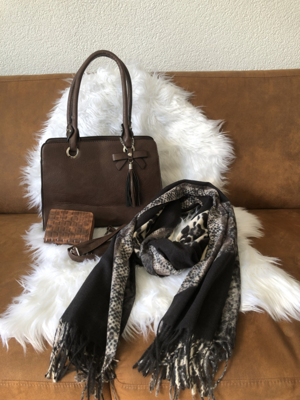 Tassenset met bruine tas, li bruine portemonnee en een prachtige shawl