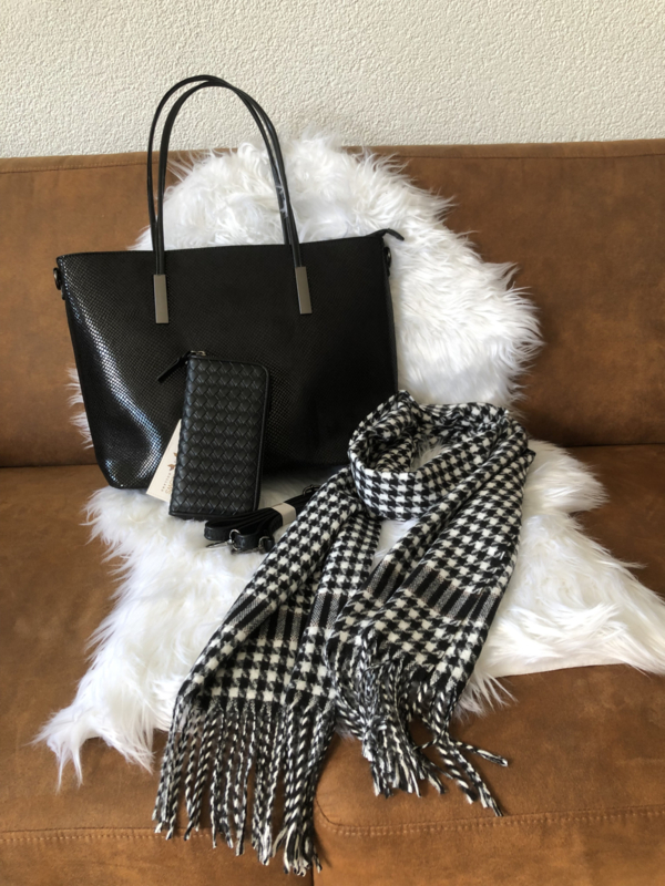 Tassenset met zwarte tas panterprint , zwarte portemonnee en een prachtige shawl