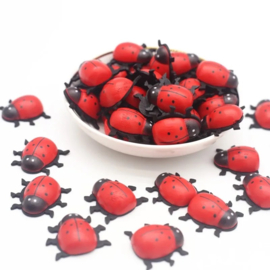 Houten lieveheersbeestje met pootjes zonder plakstripje - rood groot 25x30mm