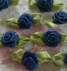 Satijnen roosje met blaadjes donkerblauw