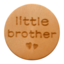 Houten schijfje - kraal met tekst Little Brother 20 mm