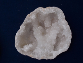 Bergkristal geode groot BE145