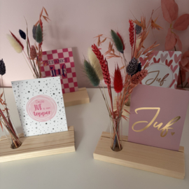 KaartStandaard met vaasje droogbloemen