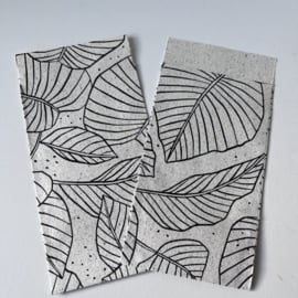 Lovely leaves cadeauzakje 7 x 13 cm grass paper/zwart (per 5)