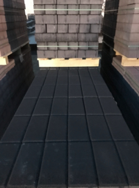 BSS 8 cm KOMO zwart met deklaag betonklinker