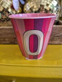 Medium Alphabet Cup O (r) Stripes