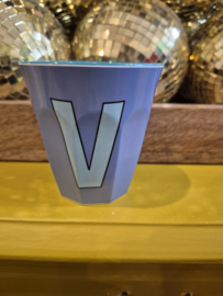 Medium Alphabet Cup Plain V (b)
