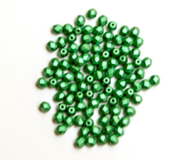 Metallic Emerald Fire Polished  4mm / 100 stuks / KD413