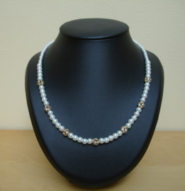 Ketting Wit met goudkleurige strass  (K-168)