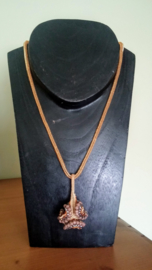 Collier avec pendentif fait par Martine