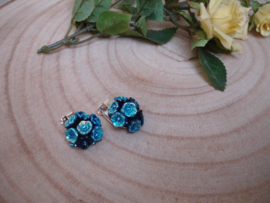 Boucles d'oreilles fleurs bleus   (O-164)