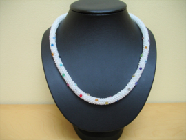 Collier blanc avec des Cristaux de haute qualité de couleurs (K-38)