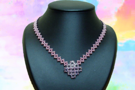 Ketting  Roos /Amethyst  met  hanger van High Quality Crystals  (K- 162)