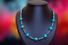 Verkocht : Ketting Blauw - turquoise facetten en polaris kralen (K-160)