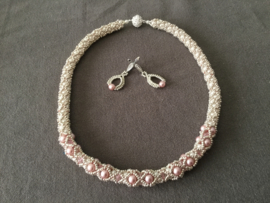 Collier et boucles d'oreilles par Carine