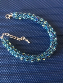 Bracelet et boucles d'oreilles fait par Ingrid