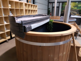 Rust uw hottub uit met een isolerende cover