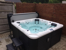 Royalty Spa Calgray