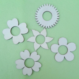 Houten bloemen 5stuks