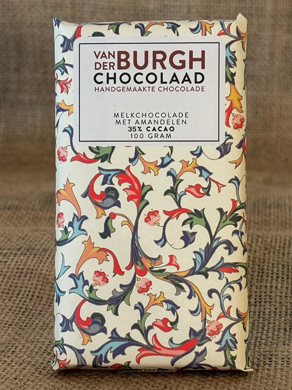 Hemelse melkchocolade met amandelen
