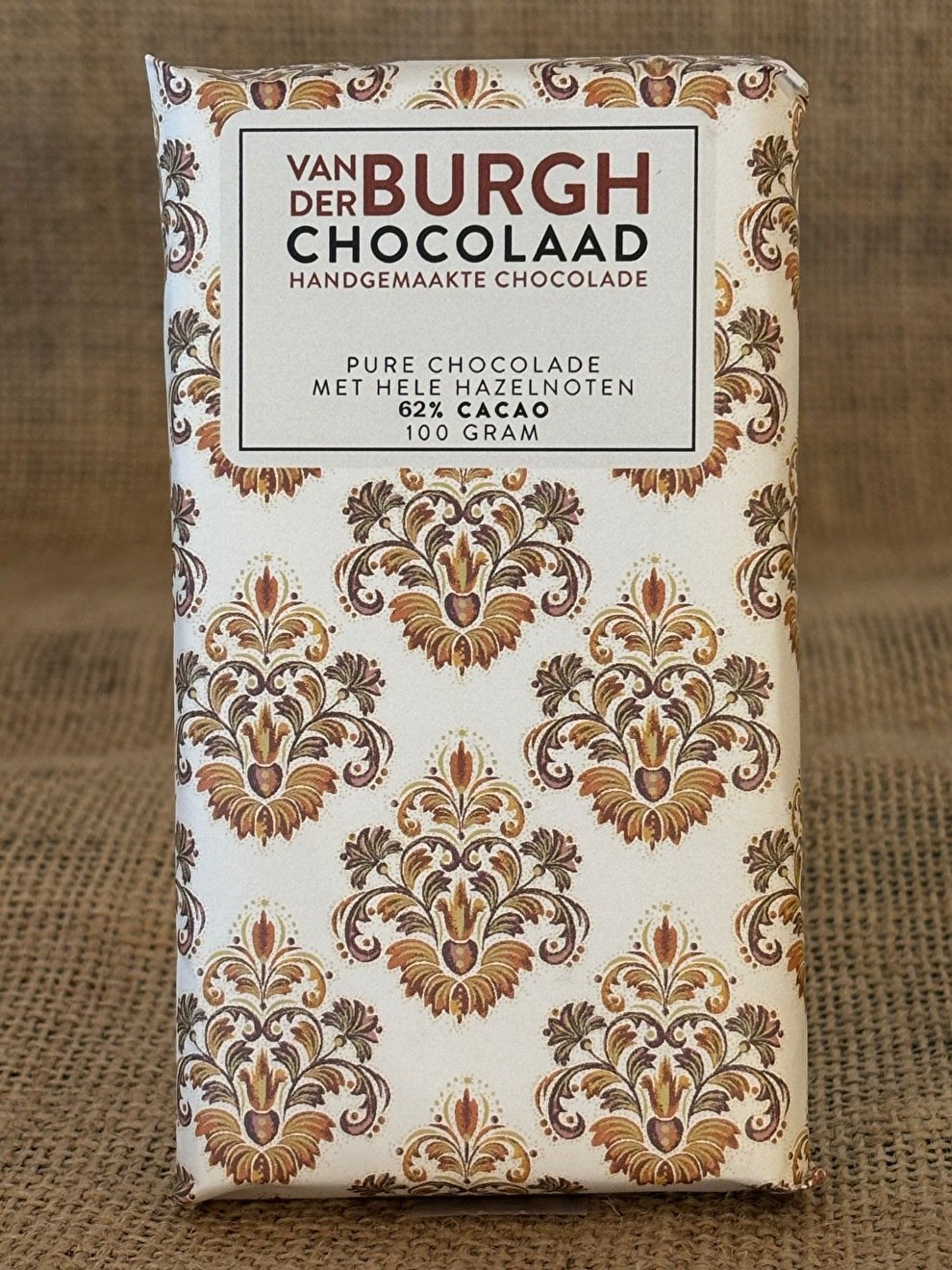 Hemels pure chocolade met hele hazelnoten uit Piemonte (It)