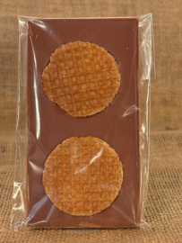 Thin milk chocolate bar with 'stroopwafel'