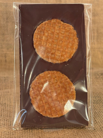 Thin dark chocolate bar with 'stroopwafel'