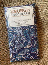 Romige fairtrade melkchocolade met stukjes sinaasappel 100 g (34% cacao)