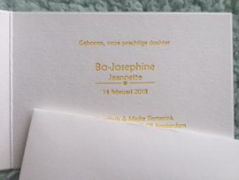 Okergeel preeg met letterpress