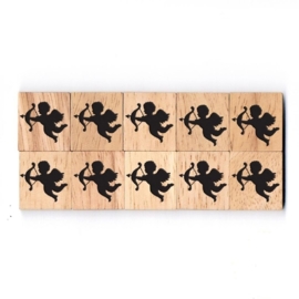 11.02 Houten scrabble blokje: Cupido pijl en boog