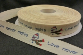 10.13 Licht geel lint met een sneeuwpop en de tekst: Love never melts