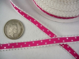 10.03 Wit lint met kartel randje en donker roze opdruk