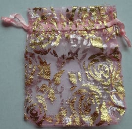 18.03 9x7 licht roze organza zakjes met rozen