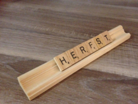 11.00 Plankje voor scrabble blokjes 25 cm.