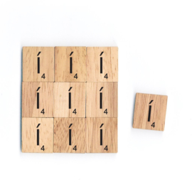 11.02 Houten scrabble blokje: Í