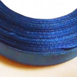 10.15 Blauw satijn lint 15 mm.