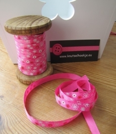 10.06 Roze lint met witte en rode bloemen