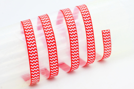 10.05 Rood lint met wit gekartelde opdruk