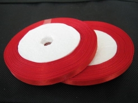 10.15 Rood satijn lint 6 mm.