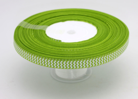 10.05 Licht groen lint met wit gekartelde opdruk