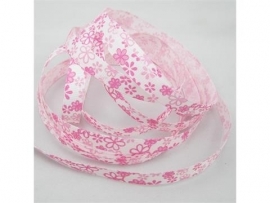 10.06 Wit lint met roze bloemen