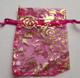 18.03 9x7 donker roze organza zakjes met rozen