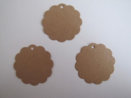 05. 5 kartonnen bloemen labels incl. touw
