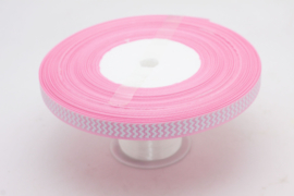 10.05 Roze lint met wit gekartelde opdruk