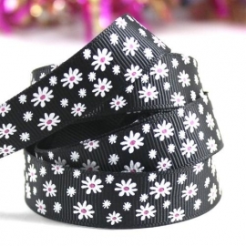10.06 Zwart lint met witte bloemen