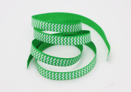 10.05 Groen lint met wit gekartelde opdruk